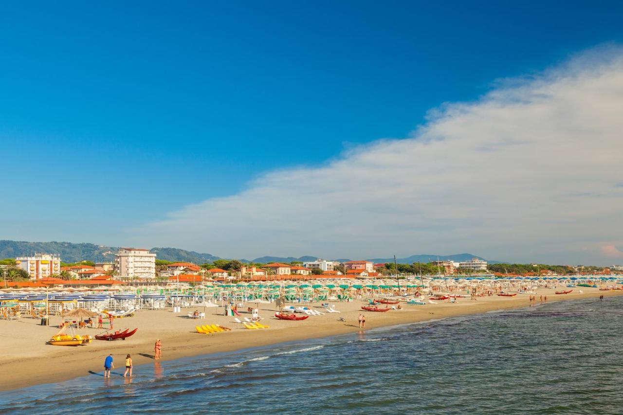 マリーナ・ディ・カッラーラLa Casina Al Mare Vista Pinetaアパートメント エクステリア 写真